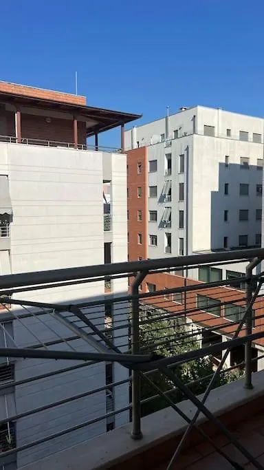 The Nest Inn Тирана 0*,